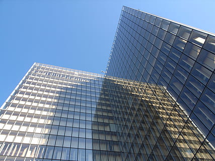 regning, afspejling, Paris, bygning, moderne arkitektur, bygning udvendig, arkitektur, by, kontorbygning udvendig, moderne, bygget struktur, glas - materiale, kontor, skyskraber, lav vinkel visning, himmel, blå, forretning, skyfri himmel, natur, dag, sollys, facade, udendørs, ingen mennesker, stål, legering, finansdistrikt, 2K, CC0, offentligt domæne, royaltyfrie