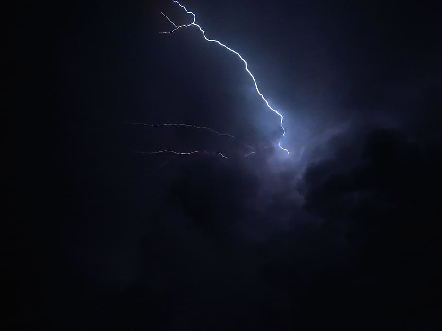 flash, guntur, petir, malam, langit hitam, listrik, badai, kekuatan di alam, awan - langit, hujan badai, kekuasaan, langit, keindahan di alam, alam, awan badai, tampilan sudut rendah, tidak ada orang, tanda, diterangi, langit yang dramatis, mendung, komunikasi, tanda peringatan, di luar rumah, gelap, yg beralamat buruk, hujan, terang, meteorologi, 1080P