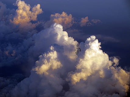 Wolken, Schau runter, Himmel, Blau, flauschige, Farben, Sonne, wolke - himmel, Schönheit in der Natur, Szenen - Natur, Ruhe, ruhige Szene, Flachwinkelansicht, Natur, keine Leute, Tag, draußen, idyllisch, Wolkengebilde, Hintergründe, Vollbild, majestätisch, weiße Farbe, Weichheit, Meteorologie, 1080P, CC0, gemeinfrei, lizenzfrei
