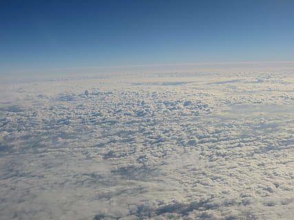 skyer, ovenfra, hvid, udsigt, himmel, sky - himmel, skønhed i naturen, luftfoto, scenics - natur, ingen mennesker, blå, ro, natur, cloudscape, rolig scene, miljø, dag, hvid farve, fluffy, uendelighed, idyllisk, udendørs, blødhed, meteorologi, over, 4K, CC0, offentligt domæne, royaltyfrie