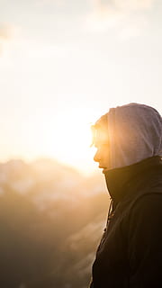 person, stående, sidebillede, solnedgang, selektiv, fokus fotografering, side-view mand, gylden, time, ensom, solopgang, udendørs, herrer, mennesker, en person, natur, voksen, hanner, livsstil, sollys, ung voksen, linseflare, baggrundsbelyst, silhuet, sol, himmel, rigtige mennesker, hovedskud, portræt, fritidsaktivitet, skønhed i naturen, orange farve, lyse, 5K, CC0, offentligt domæne, royaltyfrie