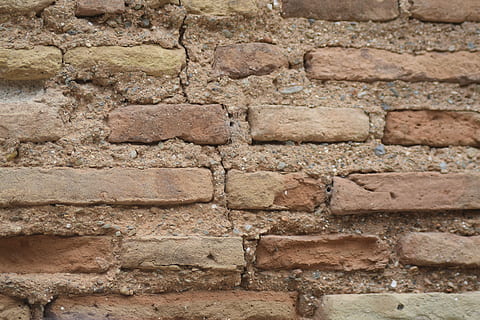 parete, mattoni, costruzione, pietra, vecchio, architettura, logoro, struttura, sfondo, facciata, mattone, sfondi, caratteristica della parete, modello, strutturato, muro di mattoni, materiale lapideo, architettura ed edifici, esterno dell'edificio, struttura costruita, sporco, cemento, Marrone, intemperie, muro di pietra, fotogramma intero, nessuno, ruvido, solido, giorno, pietra - oggetto, all'aperto, materiale da costruzione, calcestruzzo, effetto strutturato, 5K, CC0, dominio pubblico, privo di copyright
