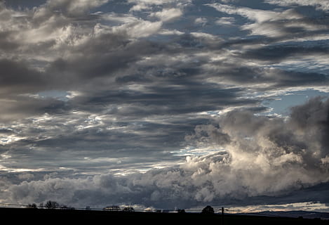vejr, skyer, frem, himmel, atmosfære, skyer form, sky - himmel, scenics - natur, skønhed i naturen, miljø, storm, natur, ingen mennesker, udendørs, dag, overskyet, storm sky, landskab, dramatisk himmel, cloudscape, tordenvejr, lav vinkel visning, rolig scene, horisont over land, magt i naturen, ildevarslende, 4K, CC0, offentligt domæne, royaltyfrie