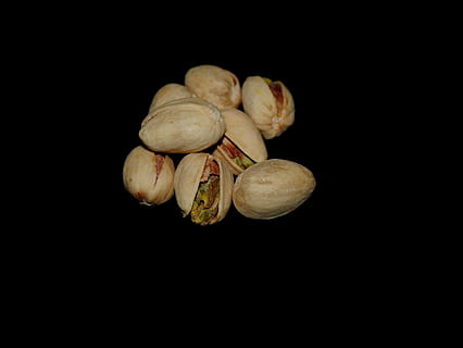 pistacchi, noccioline, conchiglia, verde, frutta, sgranocchiare, girato in studio, sfondo nero, benessere, cibo e bevande, mangiare sano, freschezza, natura morta, avvicinamento, nessuno, cibo, in casa, Noce, dado - cibo, copia spazio, gruppo di oggetti, ritagliare, verdura, cibo crudo, gruppo, 4K, CC0, dominio pubblico, privo di copyright