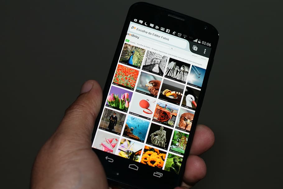 smartphone android negre, telèfon, mobilitat, cel·lular, android, motox, motorola, enquesta en línia, cerca per a mòbils, tecnologia, mà humana, part del cos humà, mà, comunicació, tecnologia sense fils, dispositiu d’informació portàtil, telèfon intel·ligent, celebració, primer pla, connexió, tir de l'estudi, pantalla, temes de fotografia, fons negre, gent, activitat, a l'interior, tauleta digital, pantalla de cristall liquid, dit, comunicacions globals, 4K