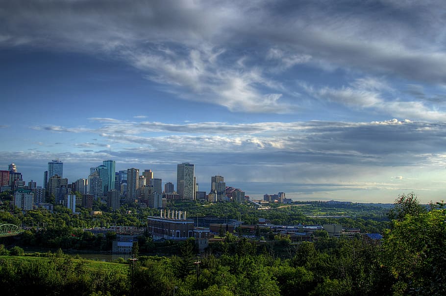 verd, arbres, ciutat, hora del dia, dia, temps, Edmonton, Canadà, cel, núvols, edificis, gratacels, urbà, ciutats, escènic, horitzó, posta de sol, bosc, boscos, fora, paisatge urbà, núvol - cel, cap gent, arquitectura, exterior de l'edifici, estructura construïda, edifici, paisatge, horitzó urbà, arbre, exterior d’edifici d’oficines, planta, naturalesa, barri residencial, destinacions de viatge, vida de ciutat, modern, a l'aire lliure, 4K