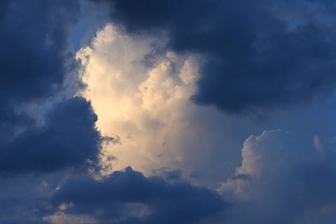 žemas, kampinė fotografija, mėlyna, dangus, debesys, debesų forma, balta, gewitter stimmung, audra, suteptas, audros debesys, pobūdį, oras, debesis - dangus, fonas, lauke, vasara, „cloudscape“, Debesuota, dieną, klimatas, oro, meteorologija, grožis gamtoje, vaizdai - gamta, aplinką, žemas kampo vaizdas, ramybė, nėra žmonių, dramatiškas dangus, idiliškas, ramioje scenoje, Dangaus dangus, vėjas, saulėlydis, santrauka, abstraktus fonas, 4K, CC0, Viešasis domenas, nemokamai
