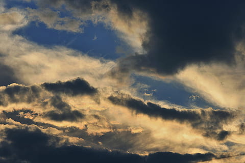 overskyet himmel, himmel, blå, skyer, selvlysende, glødende, sky - himmel, skønhed i naturen, scenics - natur, ro, baggrunde, lav vinkel visning, ingen mennesker, natur, dramatisk himmel, rolig scene, cloudscape, solnedgang, idyllisk, udendørs, humørlig himmel, fuld ramme, miljø, ærefrygt, meteorologi, 4K, CC0, offentligt domæne, royaltyfrie