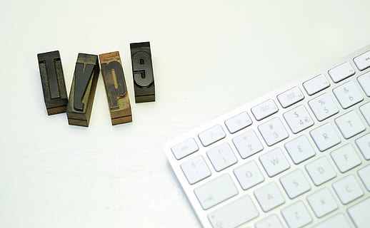 marron, en bois, cubes, clavier magique, blanc, clavier, type, des lettres, typographie, gadget, esthétique, clavier d'ordinateur, La technologie, l'Internet, la communication, personne, ordinateur, clé d'ordinateur, Technologie sans fil, fond blanc, à l'intérieur, équipement informatique, prise de vue en studio, lien, nature morte, vue grand angle, table, lettre, partie informatique, affaires, espace de copie, portable, 4K, CC0, domaine public, libre de droits