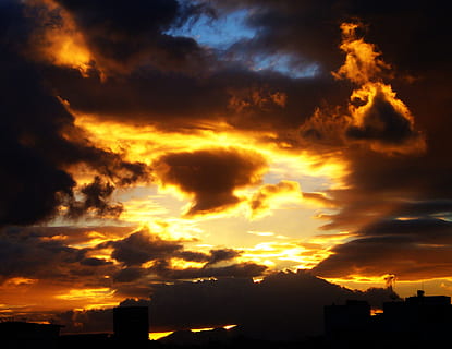 Wolken, Himmel, Sonnenuntergang, Himmel Wolken, Wolken des blauen Himmels, Blau, Natur, Wetter, Weiß, Licht, Luft, Tag, Umgebung, Sommer-, blauer himmel hintergrund, Farbe, Sonnenlicht, draußen, wolkig, Wolkengebilde, Kumulus, Wolken Himmel, Meteorologie, hoch, Klima, hell, sonnig, Atmosphäre, Frühling, Sonne, Orange, Gelb, wolke - himmel, orange Farbe, die Architektur, Silhouette, Schönheit in der Natur, Gebäudehülle, gebaute Struktur, Szenen - Natur, keine Leute, Dramatischer Himmel, Gebäude, idyllisch, Flachwinkelansicht, Stadt, romantischer Himmel, 2K, CC0, gemeinfrei, lizenzfrei