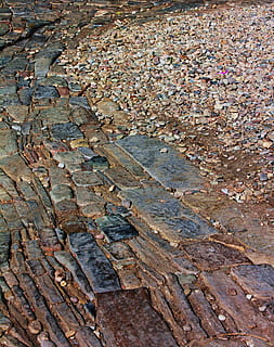 Steinweg, Ziegelsteinpfad, Textur, draussen, Fußweg, Gehweg, Muster, Kopfsteinpflaster, alt, Rock, Bürgersteig, Außen, Richtung, New-Mexiko, Vollbild, Hintergründe, keine Leute, texturiert, Tag, Natur, solide, draußen, High Angle View, Holz - Material, Land, die Architektur, braun, gebaute Struktur, Rock - Objekt, Wandbau - Funktion, Umgebung, Rau, geschichtet, 2K, CC0, gemeinfrei, lizenzfrei