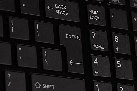 nero, tastiera del computer, accedere, tastiera, il computer portatile, taccuino, pulsante, chiave, entrare, ingresso, hardware, Internet, dati, dato, digitale, tecnologia, digitando, computer, pc, personal computer, guida, controllo, informazione, ufficio, posto di lavoro, comunicazione, connessione, cambio, backspace, numlock, scrivere, di fila, testo, in casa, sfondi, attrezzatura informatica, fotogramma intero, avvicinamento, tecnologia wireless, numero, lettera, alfabeto, parte del computer, tasto del computer, sceneggiatura occidentale, nessuno, 2K, CC0, dominio pubblico, privo di copyright