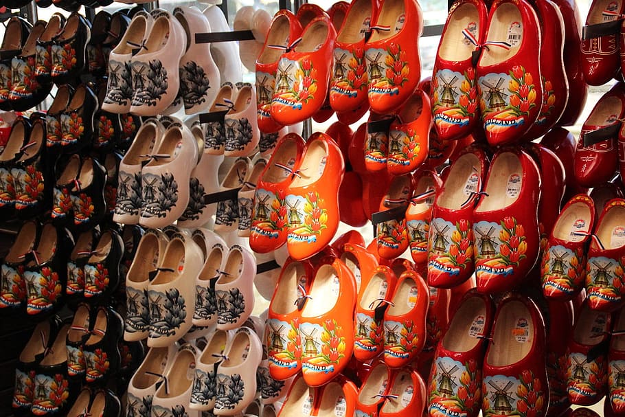 monitor, almacenar, zuecos, comercio, escaparate, colores, Países Bajos, Holanda, bazar, rojo, juguete, madera, tienda, Al por menor, elección, gran grupo de objetos, en venta, abundancia, variación, zapato, arreglo, mercado, nadie, colgando, en una fila, fotograma completo, antecedentes, negocio, orden, adentro, venta, día, exhibición al por menor, zapatería, consumismo, 1080P