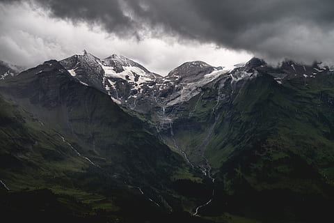 grau, Berg, bedeckt, Schnee, Berge, wolkig, Tage, gegen den Strom, Wolke, dunkel, stürmisch, Natur, Gipfel, Gebirge, szenen, Landschaft, draußen, wolke - himmel, Himmel, europäische alpen, Wolkengebilde, keine Leute, Szenen - Natur, Schönheit in der Natur, kalte Temperatur, Winter, Umgebung, schneebedeckter Berg, Ruhe, ruhige Szene, Tag, Land, 5K, CC0, gemeinfrei, lizenzfrei
