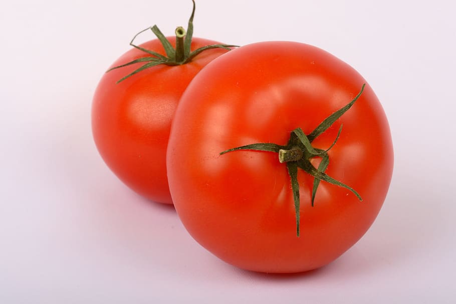 Due, rosso, ciliegia, pomodori, verdura, pomodoro, cibo, freschezza, cibo e bevande, mangiare sano, avvicinamento, maturo, cibo vegetariano, biologico, cibo crudo, natura, frutta, benessere, girato in studio, in casa, pianta, nessuno, natura morta, ritagliare, singolo oggetto, 2K
