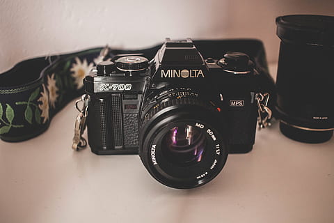 minolta camera, lens, Minolta, camera, technology, camera - Photographic Equipment, photography Themes, equipment, lens - Optical Instrument, old-fashioned, retro Styled, old, single Object, indoors, no people, selective focus, close-up, still life, table, text, photographic equipment, black color, arts culture and entertainment, digital camera, focus on foreground, western script, communication, slr camera, 4K