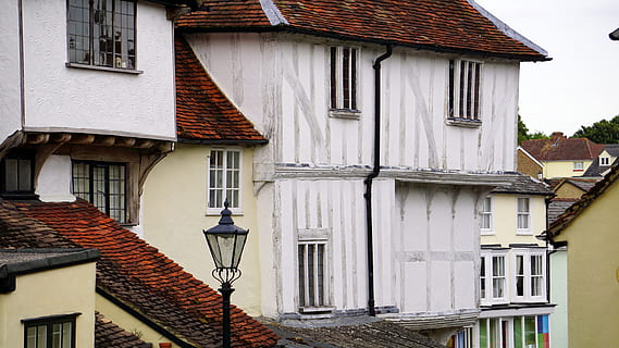 vechi, clădire, structura, exterior, cherestea, fereastră, oraș, medieval, timbered, istorie, european, Anglia, exteriorul clădirii, casă, arhitectură, construită, clădire rezidențială, acoperiş, zonă rezidențială, zi, nici o persoana, țiglă, în aer liber, natură, vedere unghiulară joasă, destinații de călătorie, stradă, 5K, CC0, domeniu public, fără drepturi de autor