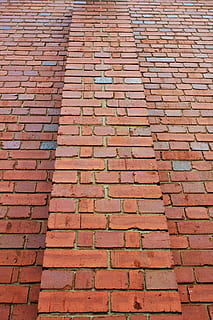 alt, vermell, paret, maó, maons, vermell, paret, bloc, construcció, arquitectura, superfície, maçoneria, paret de maó, disseny, paret de pedra, exterior, textura, edifici, material, marc complet, fons, patró, a l'aire lliure, cap gent, vista d’angle alt, dia, marró, repetició, en fila, sendera, llambordes, arranjament, teula de teulada, 1080P, CC0, domini públic, lliure de regalies