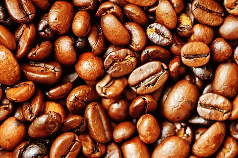 mucchio, chicchi di caffè, caffè, bar, arrostito, caffeina, Marrone, aroma, fagioli, torrefazione del caffè, aromatico, benefici da, stimolante, delizioso, godere, bere, cibo e bevande, cibo, fotogramma intero, sfondi, grande gruppo di oggetti, caffè - bevanda, freschezza, chicco di caffè tostato, abbondanza, natura morta, nessuno, avvicinamento, in casa, rinfresco, Chicco di caffe, spuntino, 4K, CC0, dominio pubblico, privo di copyright