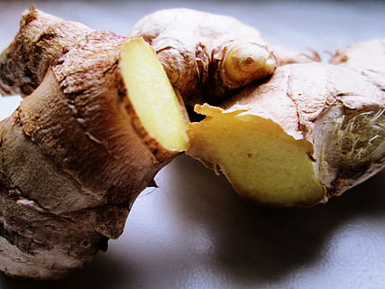 tres, gris, superfície, gingebre, vegetals, blanc, agut, cruixent, un vegetal, naturalesa, saludable, vitamines, salut, nutrició, menjar saludable, menjar, alimentació saludable, una dieta saludable, verdures, aliments naturals, fresc, natural, vegetal únic, menjar sa, cap gent, primer pla, un animal, menjar i beguda, a l'interior, frescor, natura morta, benestar, pa, llest per menjar, centrar-se en primer pla, indulgència, vista d’angle alt, fruita, taula, patata, dia, marró, carn, berenar, temptació, 4K, CC0, domini públic, lliure de regalies