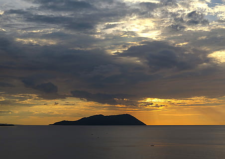 himmel, Sky, natur, skyer himmel, himlen skyer, vejr, luft, sollys, cumulus, udendørs, landskab, strand, indonesien, solnedgang, hav, scenics, sommer, sky - himmel, vand, skumring, kystlinje, blå, ø, marinemaleri, skønhed i naturen, cloudscape, rolig scene, scenics - natur, ro, orange farve, horisont, idyllisk, havnefronten, ingen mennesker, horisont over vand, jord, ikke-urbane scene, 4K, CC0, offentligt domæne, royaltyfrie