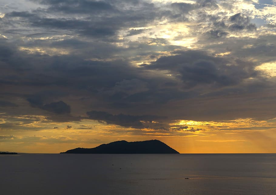 himmel, Sky, natur, skyer himmel, himlen skyer, vejr, luft, sollys, cumulus, udendørs, landskab, strand, indonesien, solnedgang, hav, scenics, sommer, sky - himmel, vand, skumring, kystlinje, blå, ø, marinemaleri, skønhed i naturen, cloudscape, rolig scene, scenics - natur, ro, orange farve, horisont, idyllisk, havnefronten, ingen mennesker, horisont over vand, jord, ikke-urbane scene, 4K
