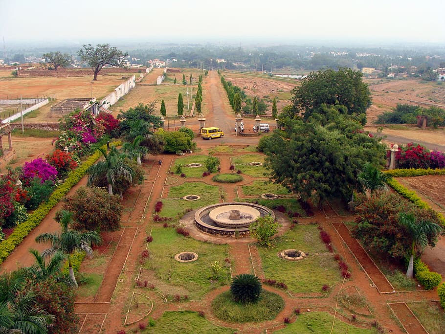jardí, vista, flora, arbres, façana, palau del patwardhan, jamkhandi, karnataka, Índia, planta, arbre, arquitectura, estructura construïda, vista d’angle alt, naturalesa, dia, el passat, exterior de l'edifici, història, creixement, herba, destinacions de viatge, cel, viatjar, cap gent, a l'aire lliure, color verd, antic, civilització antiga, jardí ornamental, arqueologia, cobertura, 2K