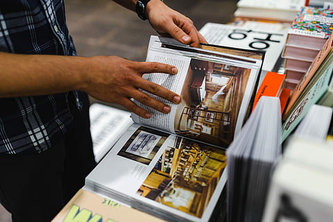 visit, bookstore, books, bookshop, knowledge, people, men, holding, adult, human Hand, store, women, business, consumerism, retail, machinery, one person, selective focus, real people, midsection, indoors, hand, lifestyles, standing, human body part, leisure activity, high angle view, technology, casual clothing, 5K