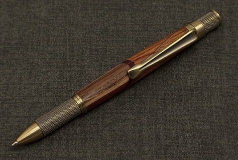 tollak, rollerballs, íróeszközök, Essentials, fényűző, rajz, kézírás, tinta, golyóstoll, ír, tervező, kalligráfia, presztízs, egyetlen objektum, asztal, fedett, toll, magas szög kilátás, nem ember, ezüst színű, töltőtoll, fém, közelkép, luxus, fegyver, csendélet, antik, két tárgy, fa - anyag, stúdió felvétel, Bőr, acél-, tollhegy, 1080P, CC0, közkincs, jogdíjmentes