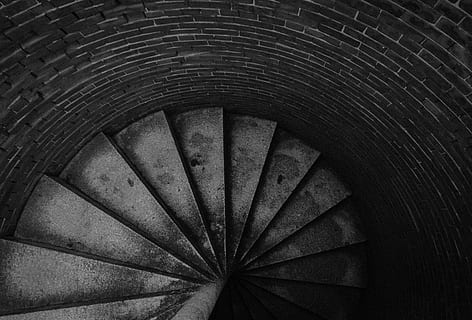 strutture, le scale, mattoni, spirale, cemento, scala a chiocciola, gradini e scale, modello, in casa, architettura, scala, struttura costruita, nessuno, design, ringhiera, sfondi, prospettiva decrescente, ripetizione, vista dall'alto, fotogramma intero, forma, materiale lapideo, direttamente sopra, direttamente sotto, 2K, CC0, dominio pubblico, privo di copyright
