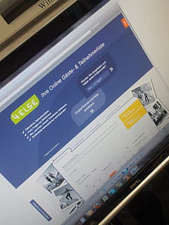 skærm, det, software, computer, pc, webdesign, meddelelse, tekst, høj vinkel visning, indendørs, vestlige script, ingen mennesker, tæt på, finansiere, nummer, teknologi, forretning, rigdom, stilleben, bank, dokument, trådløs teknologi, betalingsmiddel, forbindelse, dag, investering, 2K, CC0, offentligt domæne, royaltyfrie