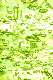 bolla, aria, caduta, astratto, verde, aria, far cadere, modello, macro, bellissimo, fotografia, nessuno, modello astratto, struttura, design, colore vivido, sfondo, orizzontale, luce, sfondi, dettaglio, messa a fuoco selettiva, bicchiere, immagine a colori, luci, avvicinamento, copia spazio, studio, colpi di dettaglio, liquido, acqua, freschezza, colore verde, girato in studio, mangiare sano, grande gruppo di oggetti, verdura, cibo e bevande, fotogramma intero, in casa, benessere, cibo, natura, trasparente, purezza, cibo vegetariano, 5K, CC0, dominio pubblico, privo di copyright