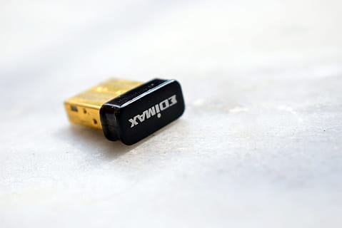 W-lan, Technologie, kabellos, Internet, Netzwerk, online, Kommunikation, Gerät, Signal, verbinden, edimax, nikon d5300, Text, westliche Schrift, selektiver Fokus, keine Leute, einzelnes Objekt, drinnen, Studioaufnahme, Nahansicht, einzelnes Wort, kopieren sie platz, Stillleben, Tinte, Nummer, Geschäft, Tabelle, kurze Phrase, Büro, Botschaft, 2K, CC0, gemeinfrei, lizenzfrei