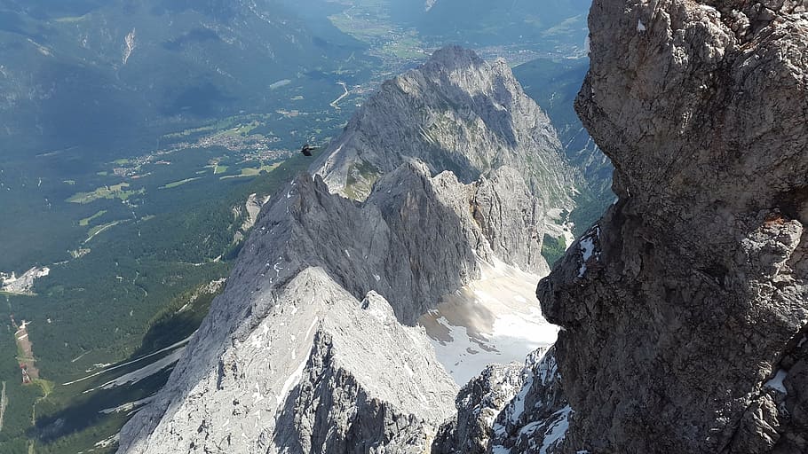 vall de l'infern, zugspitze, cim, cresta, cresta de roca, massís zugspitze, muntanyes, alpí, pedra del temps, massís de wetterstein, ostallgäu, allgäu, paisatge, rock, vista, alçada, empinada, rocós, Alemanya, europa, muntanya, escenics - natura, bellesa a la natura, Serra, escena tranquil·la, naturalesa, medi ambient, escena no urbana, tranquil·litat, dia, rock - object, llum solar, temperatura de fred, geografia física, neu, cap gent, hivern, a l'aire lliure, formació, cim de muntanya, muntanya nevada, 4K