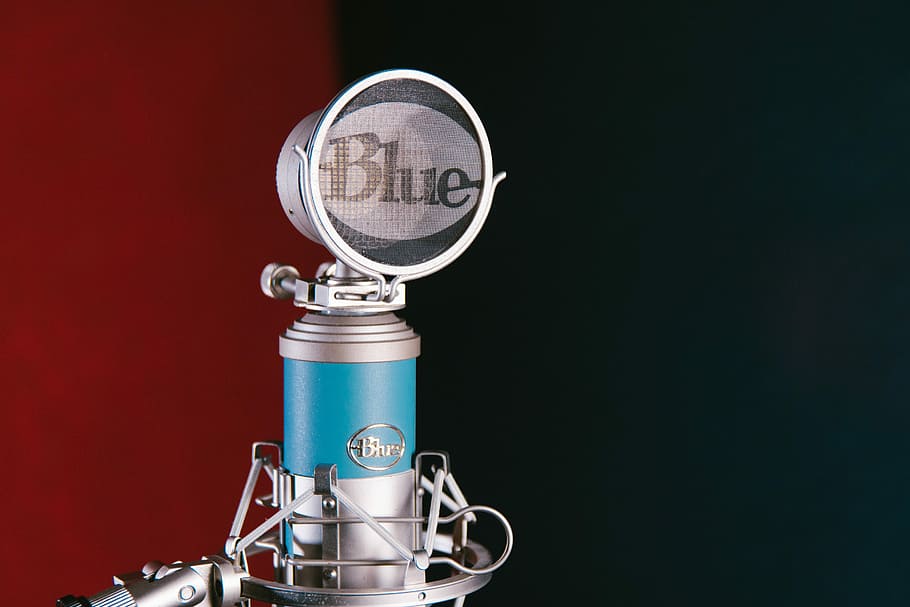 blaues Schneeballmikrofon, Silber-, Blau, Markenmikrofon, Grün, Hintergrund, Mikrofon, Technik, Jahrgang, Technologie, Ausrüstung, Gadget, Produktion, Aufzeichnung, mic, Audio-, Studio, Musik-, blaues Mikrofon, Metall, kopieren sie platz, Industrie, keine Leute, silberfarben, drinnen, Wissenschaft, Studioaufnahme, Nahansicht, einzelnes Objekt, farbiger Hintergrund, Stillleben, schwarzer Hintergrund, extreme Nahaufnahme, Innovation, Silber - Metall, glänzend, Makro, Netzteil, 5K