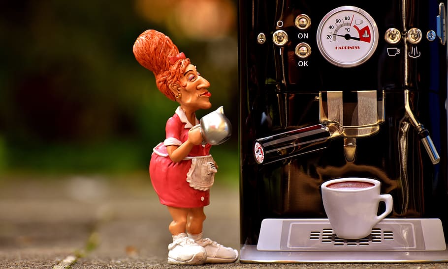 figureta de dona, celebració, olla, al costat, cafetera exprés, cafè, cambrera, operació, te, control, figura, bistro, barra, restaurant, divertit, decoració, gastronomia, deliciós, menjar i beguda, beure, tassa, representació humana, longitud completa, representació, joguina, cafè - beguda, tassa de cafè, infància, nen, taula, refresc, bonic, centrar-se en primer pla, gent, semblança masculina, menjar, 5K