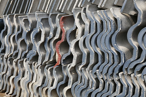 flise, mursten, fuld ramme, baggrunde, ingen mennesker, dag, mønster, metal, udendørs, stor gruppe af objekter, arrangement, tæt på, i en række, variation, høj vinkel visning, tekstureret, stilleben, lænke, side om side, valg, udstyr, gentagelse, 5K, CC0, offentligt domæne, royaltyfrie