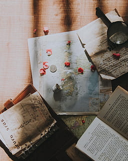 bec, cărți, edison bulb, Hartă, harta veche, explora, cu toane, flatlay, cartografiere, petale, film, fără filtru, urban, călătorie, aventură, lupă, carte, hârtii, carte veche, schemă, hârtie, masa, vedere în unghi mare, în interior, publicare, natură moartă, nici o persoana, lemn - material, grup de obiecte, text, istorie, direct deasupra, trecutul, comunicare, document, pagină, prospeţime, cerneală bine, floare, 4K, CC0, domeniu public, fără drepturi de autor