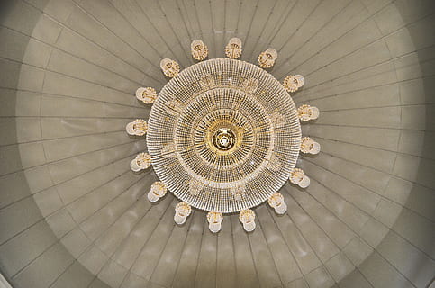 islamski, ornament, wisiorek, wzór, motyw, islam, muzułmański, ramadan, tradycyjny, kultura, arabeska, kareem, transparent, symbol, kaligrafia, architektura, dekoracja, zabytkowe, sufit, żadnych ludzi, kształt, bezpośrednio poniżej, sprzęt oświetleniowy, wewnątrz, projekt, okrąg, żyrandol, kształt geometryczny, tła, wiszące, oświetlony, bogactwo, sztuki i rzemiosła, luksus, zbliżenie, pełna ramka, ozdobny, kopuła, koncentryczny, oprawa światła, 4K, CC0, domena publiczna, darmowe zdjęcia