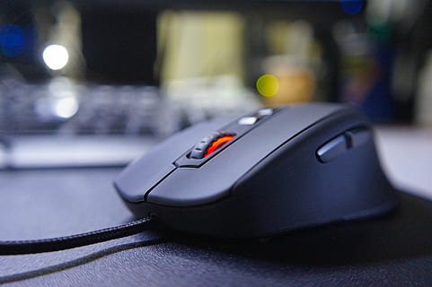 mus, computermus, Informationsteknologi, teknologi, kabel, forbindelse, meddelelse, trådløs teknologi, internet, computer, tæt på, computer netværk, computerudstyr, elektronikindustrien, netværksforbindelsestik, forretning, udstyr, fokus på forgrunden, computer kabel, industri, indendørs, elektricitet, elektrisk udstyr, tastatur, trykknap, 2K, CC0, offentligt domæne, royaltyfrie