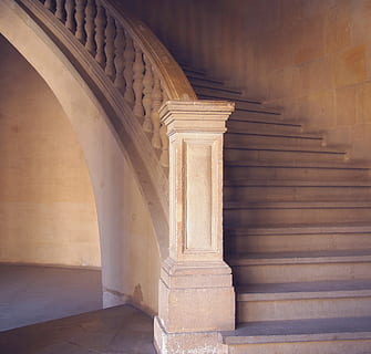Marrone, calcestruzzo, fotografia di scale, scala, le scale, passaggi, ringhiera, architettura, pietre, edifici, struttura costruita, storia, il passato, nessuno, colonna architettonica, arco, esterno dell'edificio, costruzione, gradini e scale, antico, vecchio, luce del sole, all'aperto, natura, giorno, portico, destinazioni di viaggio, 1080P, CC0, dominio pubblico, privo di copyright