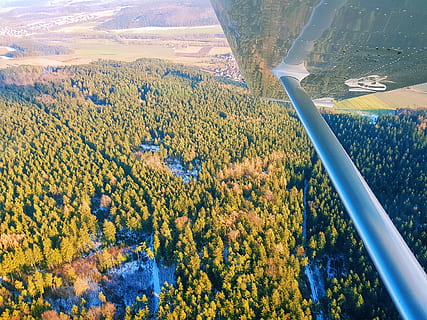 skogutsikt, antenne, bilde, skog, fossefall, flying, vinge, utsikt, ser, skjønnhet i naturen, naturskjønnhet - natur, rolig scene, ro, miljø, landskap, anlegg, tre, natur, fjell, flybilde, ikke-urbane scene, høy vinkel visning, dag, ingen folk, gul, land, vekst, idylliske, grønn farge, utendørs, 4K, CC0, offentlig domene, opphavsrett gratis