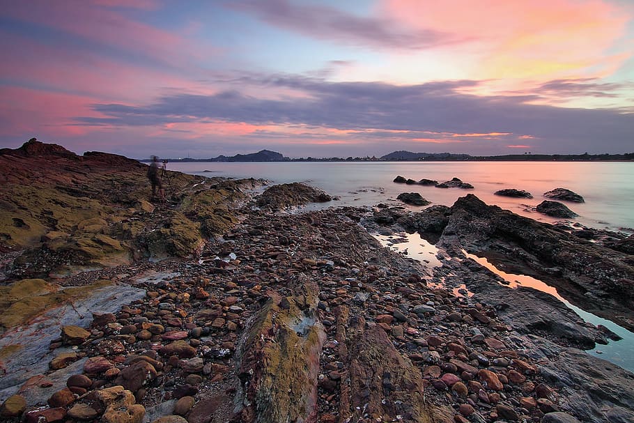 mar, alba, paisatge, naturalesa, platja, borrós, núvols, molsa, oceà, a l'aire lliure, persona, roques, paisatge marí, vora del mar, cel, posta de sol, aigua, onades, rock, escenics - natura, núvol - cel, sòlid, rock - object, terra, bellesa a la natura, tranquil·litat, escena tranquil·la, cap gent, vespre, horitzó sobre l’aigua, litoral rocós, còdols, badia, 1080P