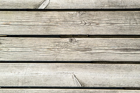 surface en bois marron, fond d'écran, Contexte, texture, abstrait, Matériel, modèle, la structure de, extérieur, architecture, mur, sol, arbre, planche de bois, assiettes, des photos, la nature, Naturel, l'authentique, vieux, surface, bois - matériau, arrière-plans, rayé, texturé, démodé, grain de bois, bois, sale, plein cadre, planche, personne, construction de murs, journée, rugueux, promenade, fermer, en plein air, répétition, marron, altéré, boiseries, effet texturé, 4K, CC0, domaine public, libre de droits
