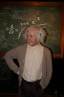 kostum albert einstein, sosok lilin, Berlin, Einstein, papan tulis, kelas, pendidikan, orang-orang, satu orang, belajar, guru, etnis kaukasia, matematika, orang dewasa senior, pinggang ke atas, kedudukan, rambut abu-abu, naik, dalam ruangan, dewasa, panjang tiga perempat, pria senior, orang sungguhan, pakaian kasual, tampak depan, perempuan, melihat kamera, wanita senior, laki-laki, gaya rambut, rambut putih, 2K, CC0, domain publik, bebas royalti