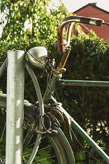 cyklus, gamle cykel, rust, cykel, udendørs, gammeldags, metal, transportmidler, plante, land køretøj, dag, transportform, fokus på forgrunden, natur, ingen mennesker, stationær, træ, tæt på, vækst, vand, styr, Mark, græs, hjul, 2K, CC0, offentligt domæne, royaltyfrie