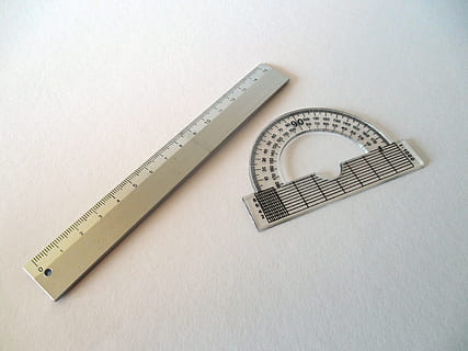 grå linjal, vinkelmåler, lineal, måle, matematik, afstand, Nemlig, tælle, måleinstrument, nøjagtighed, studio skud, ingen mennesker, hvid baggrund, indendørs, stilleben, nummer, målebånd, tæt på, høj vinkel visning, bord, termometer, enkelt objekt, sundhedspleje og medicin, kopiere plads, udstyr, måling, skåret ud, 2K, CC0, offentligt domæne, royaltyfrie