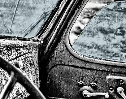 gråskalfotografi, bil sidodörr, gammaldags, bil, fönster, årgång, cockpit, hdr, gammal, svartvitt, föråldrad, transport, transportsätt, närbild, metall, landfordon, inget folk, motorfordon, dag, full ram, bakgrunder, glas - material, fordonsinteriör, våt, rostig, selektiv fokusering, utomhus, regn, hjul, regndroppe, 8K, CC0, offentligt domän, royaltyfria