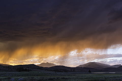 szenisch, Aussicht, Landschaft, Wolken, wolkig, dunkle Wolken, Dämmerung, Berge, draußen, regnerisch, Sturm, Reise, Berg, Szenen - Natur, Schönheit in der Natur, Umgebung, Himmel, Gebirge, wolke - himmel, ruhige Szene, keine Leute, Ruhe, Natur, Nicht-städtische Szene, Fernbedienung, idyllisch, Land, Scheu, Sonnenlicht, Kraft in der Natur, bedrohlich, Gipfel, 2K, CC0, gemeinfrei, lizenzfrei