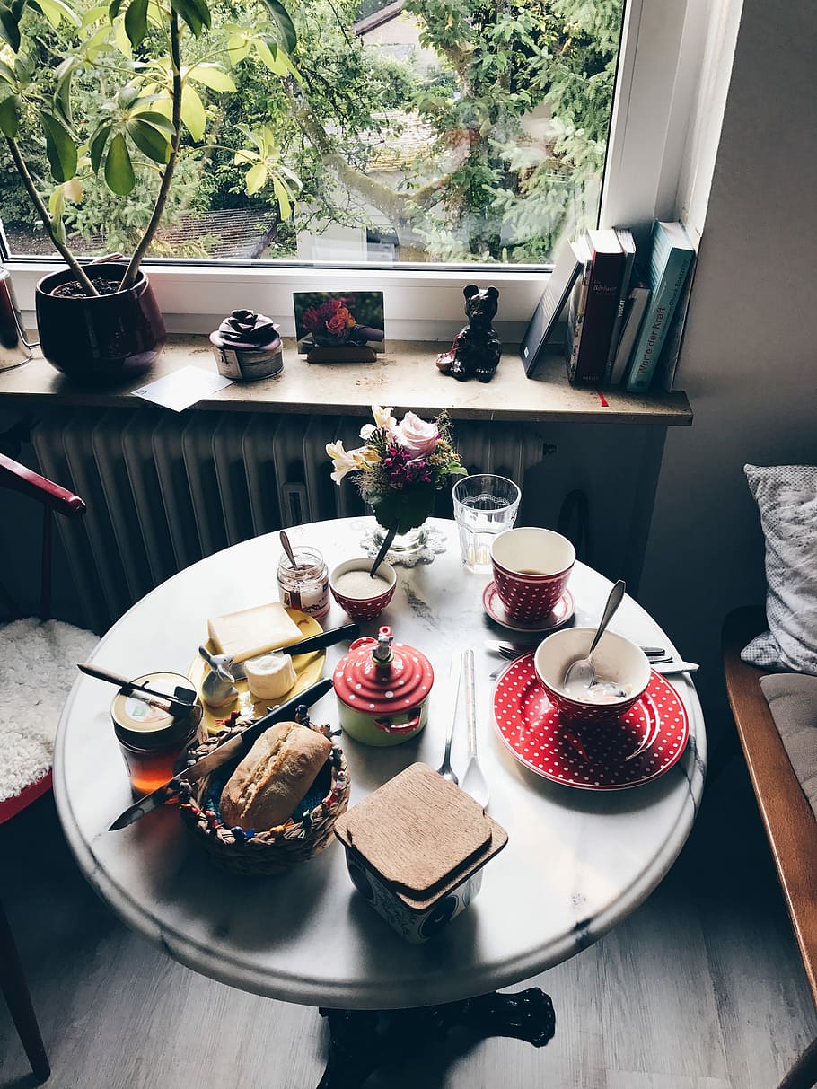 morgenmad ii, morgenmad, ii, brød, kaffe, kom op, god morgen, hjem, honning, indre, køkken, mælk, morgen, vindue, bord, mad, plade, indendørs, ingen mennesker, aftensmad, hjem interiør, dekoration, hjemlige værelse, mad og drikke, porcelæn, gourmet, måltid, restaurant, træ - materiale, høj vinkel visning, friskhed, plante, stilleben, klar til at spise, sødt mad, dag, drikke, sund kost, portionsstørrelse, dessert, frugt, forfriskning, glas, fristelse, 4K